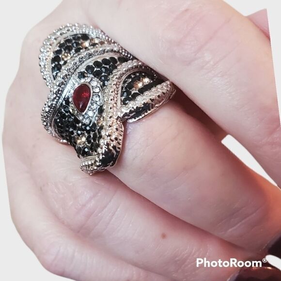 SILVER RHINESTONE STATEMENT RING various sizes - Picture 5 of 7